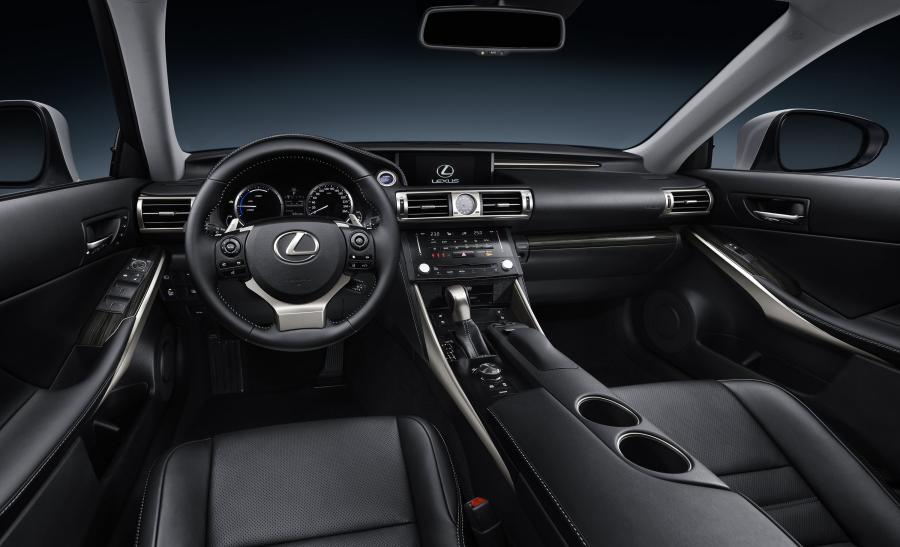  Lexus IS300h 2013 года  (фото 16 из 26)